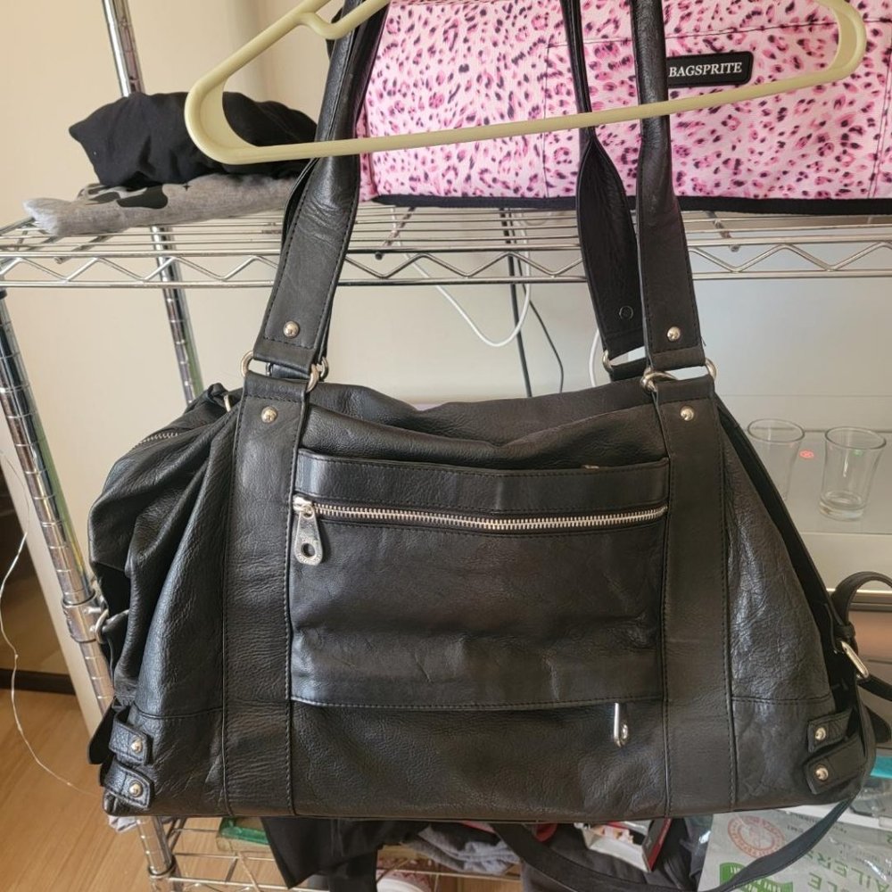 Leather travel bag
